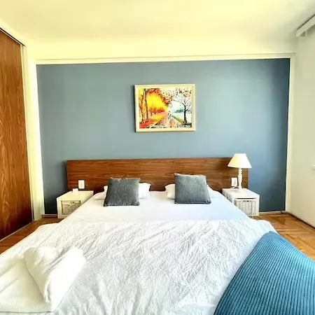 2bdr - Excellent Location Apartment